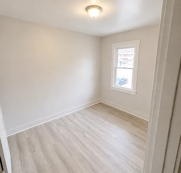 376 Ohio Ave — Photo 5