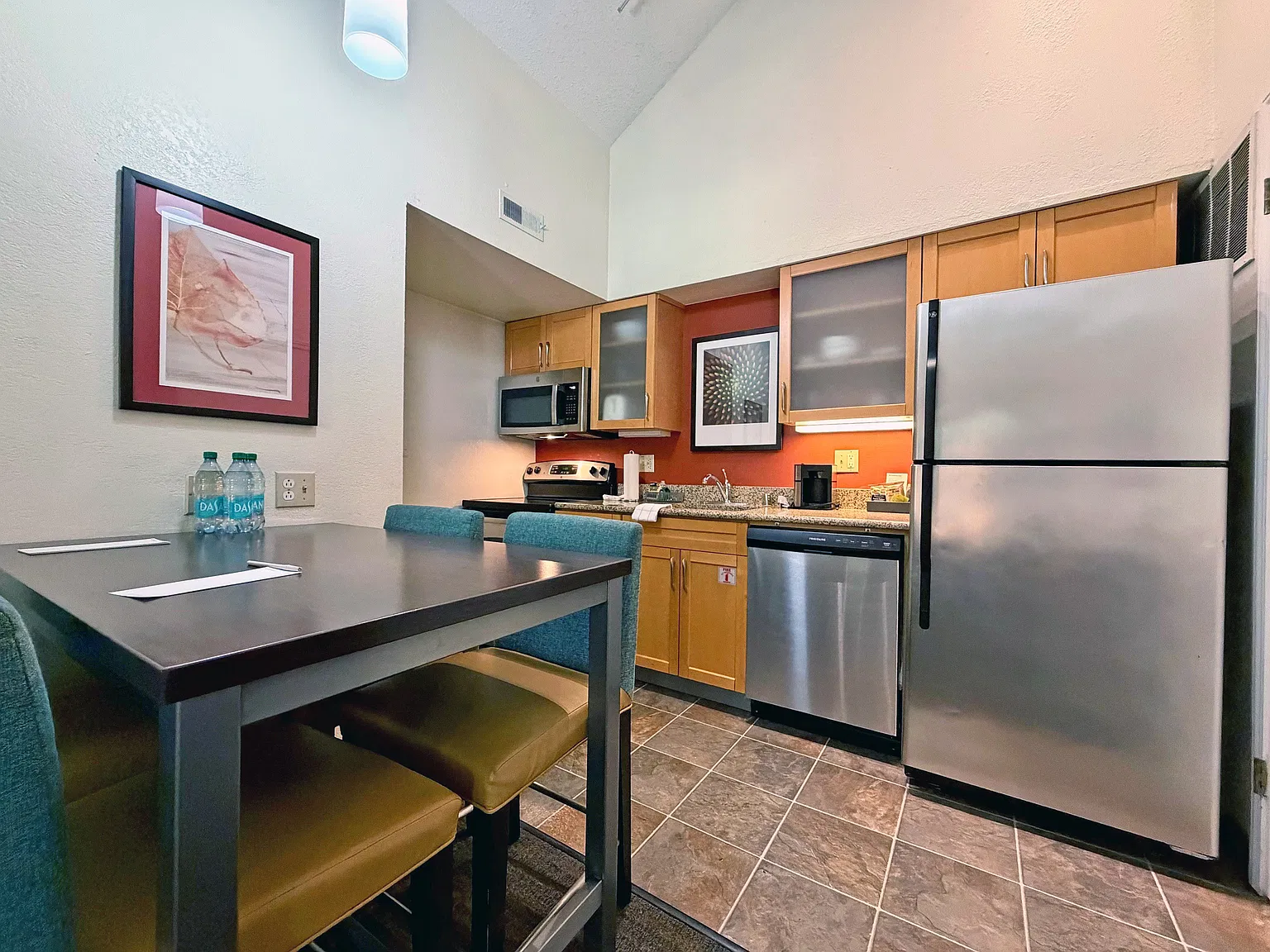 2 bed, 825 sqft, $2,200 — Photo 3