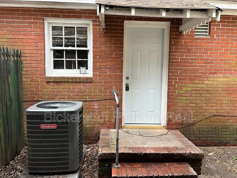 2 bed, 1.0 bath, 900 sqft, $895 — Photo 3