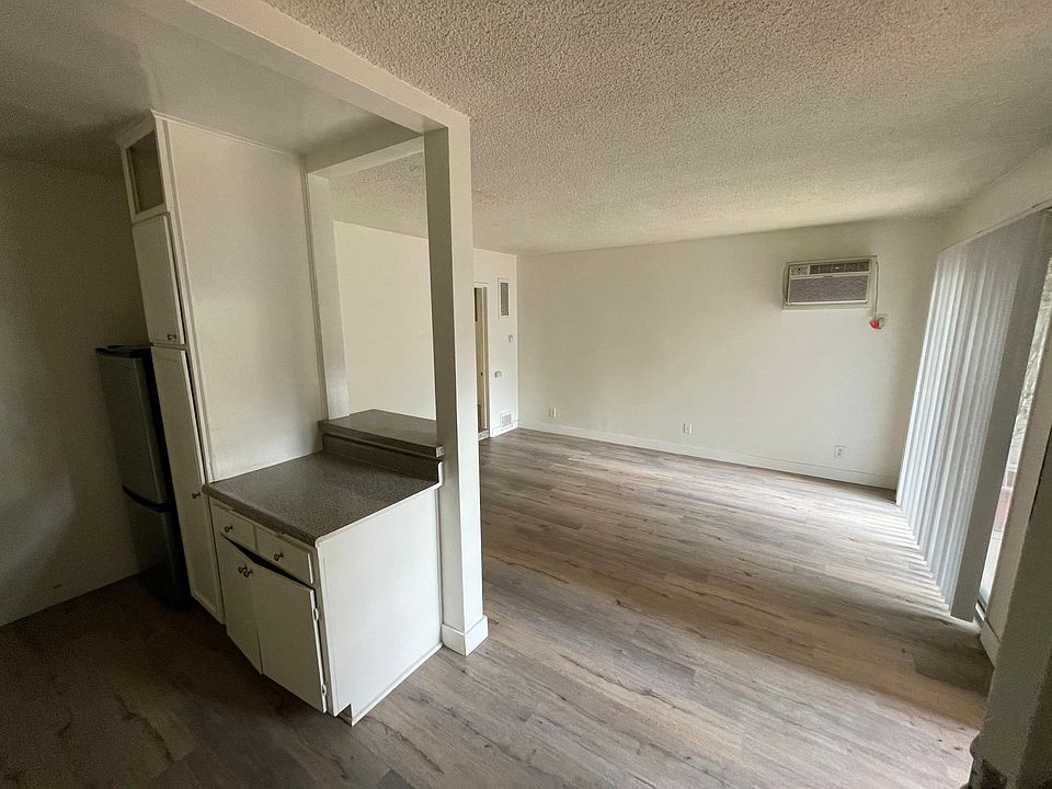 1st image of 5832 Waring Ave #104