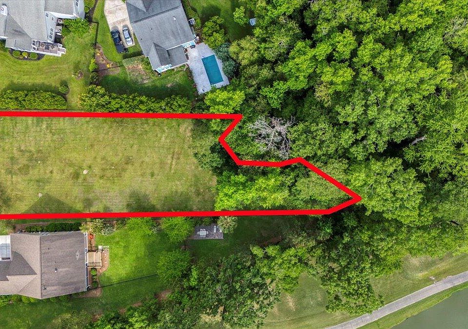 1st image of 300 Silver Cypress Cir