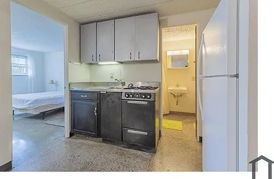 2441 Holmes St #11 — Photo 9