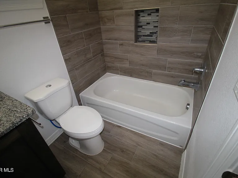 620 Adrian Arellano St W — Photo 53