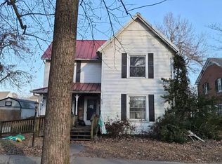 404 E Cypress St, Charleston, MO 63834