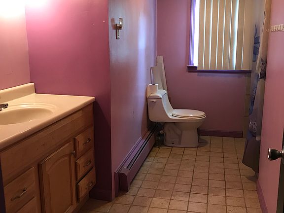 4th image of 133 Beachmont Ave