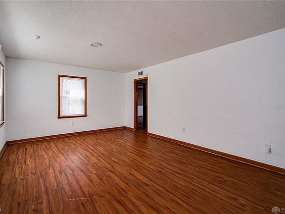 5th image of 1205 Sharon Ave