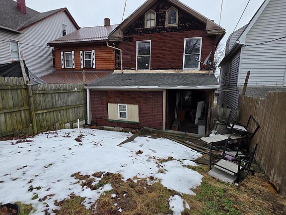3rd image of 919 3rd Ave