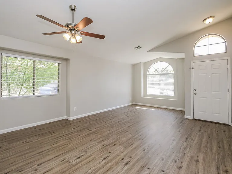 748 W Dublin St — Photo 3