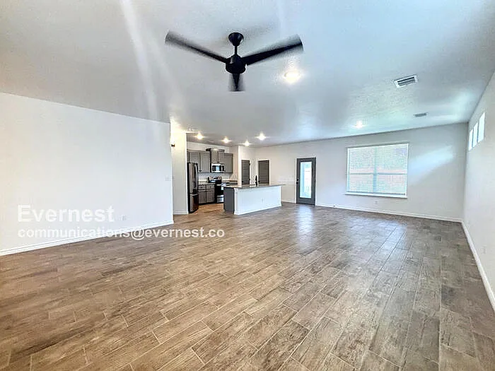 2123 Hornbeam St — Photo 7