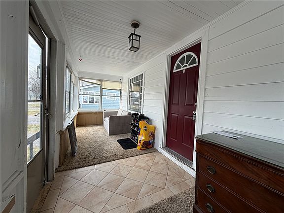 3rd image of 3303 Dewey Ave