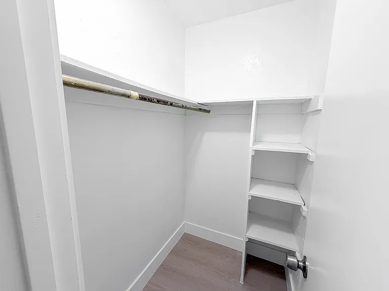 1100 S Broadway #205 — Photo 2