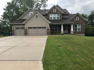 6 Lawrence Dr, Saint Louis, MO 63141