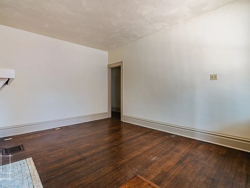35 Lundy St.