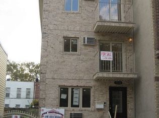 7122 67th Pl, Glendale, NY 11385