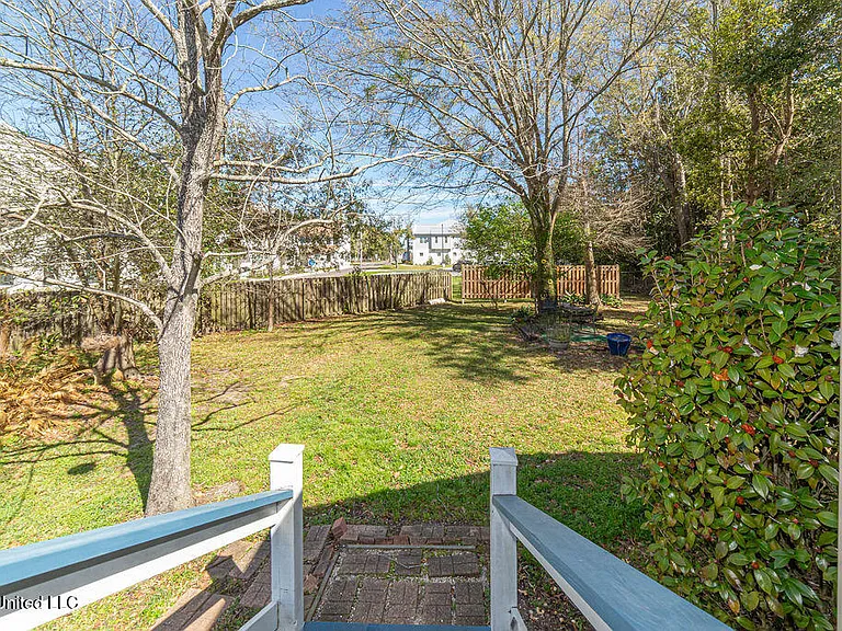 114 Menge Ave — Photo 44