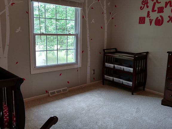3rd image of 48 Rainbow Dr