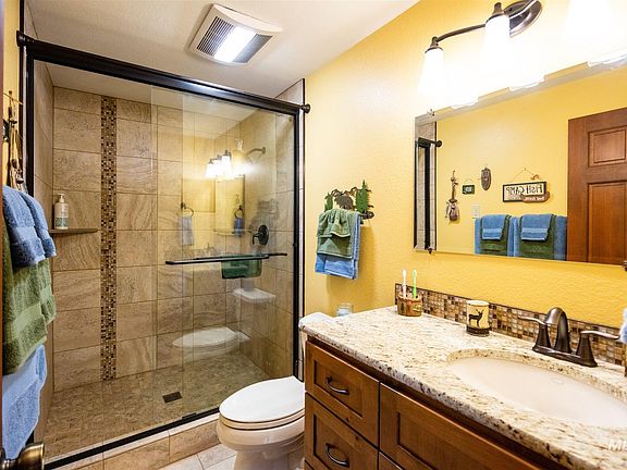 5th image of 1630 N Davis Ave #32