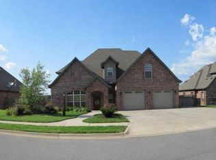 4004 Town Vu Rd, Bentonville, AR 72712