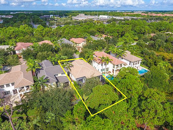4th image of 959 Mill Creek Dr