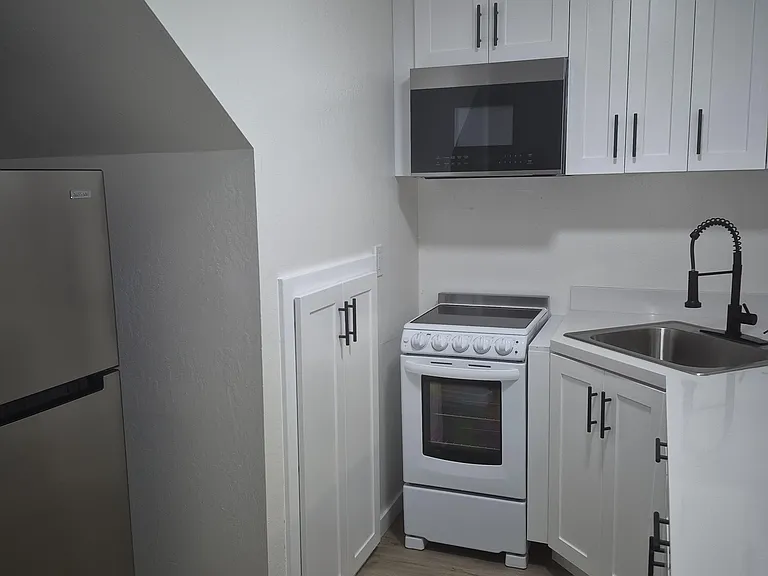 115 Lloyd Ct — Photo 8