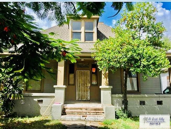 1st image of 452 E Levee St