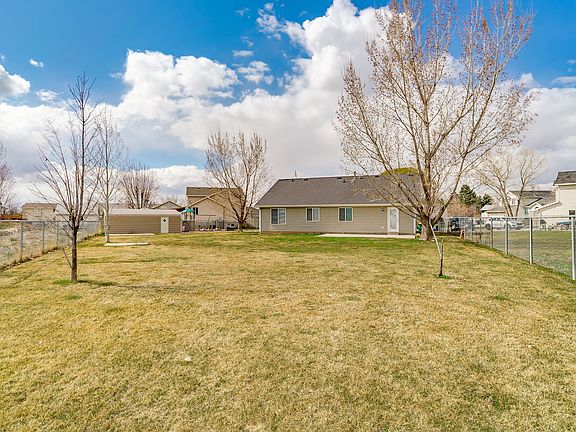 2nd image of 127 W Heather Cir