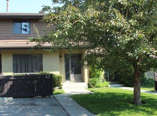 2300 Oakmoor Dr SW #42, Calgary, AB T2V 4N7