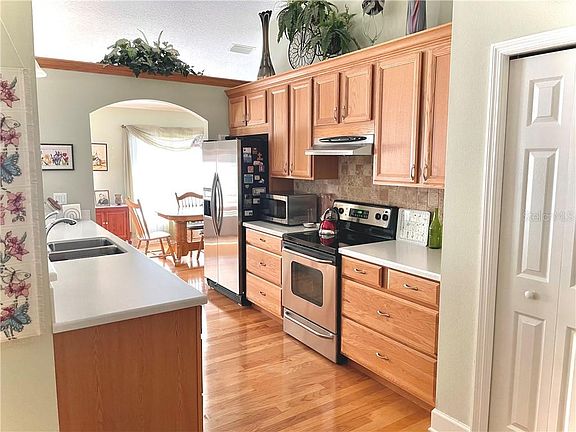 3rd image of 518 Dickson Ave