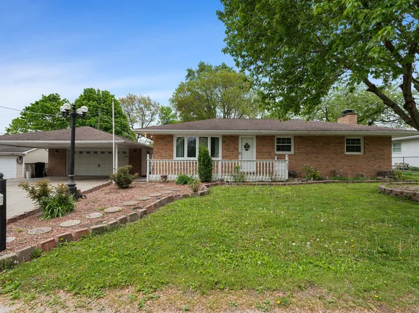 203 James St, Saint Joseph, IL 61873