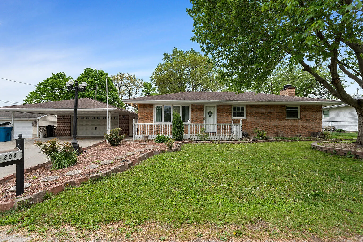 203 James St photo 1