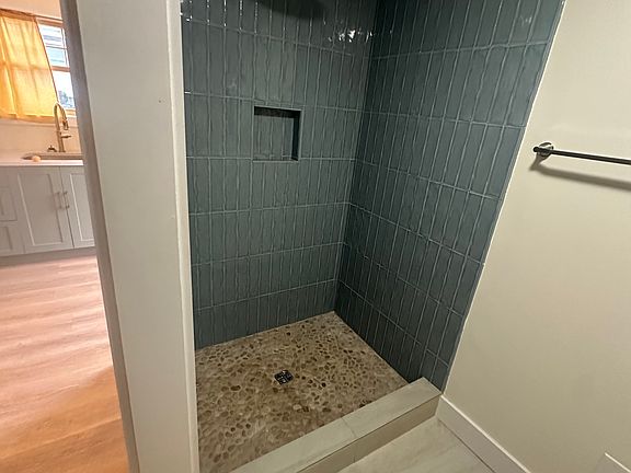 4th image of 102 Saco Ave #1