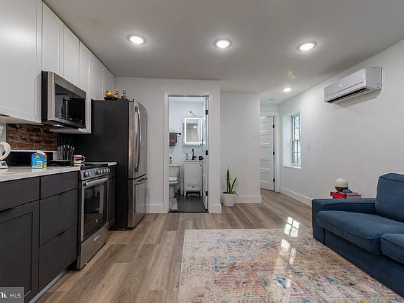4th image of 212 Catharine St #6