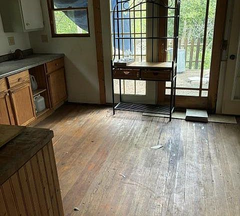 3rd image of 1309 Pewaukee ROAD