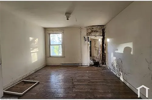 709 Denison St Photo 1