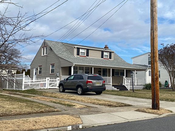 3rd image of 15 Whitman Ave