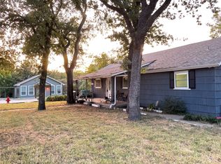 7420 Foster Dr, Lake Worth, TX 76135