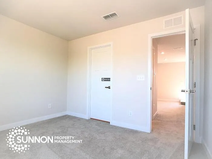 462 W Tremont Ave — Photo 23