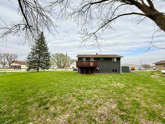 3rd image of 815 Driftwood St
