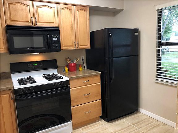 2nd image of 1368 Mission Hills Blvd