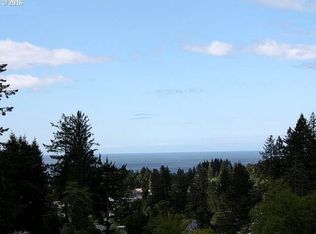 569 Meadow Ln, Brookings, OR 97415