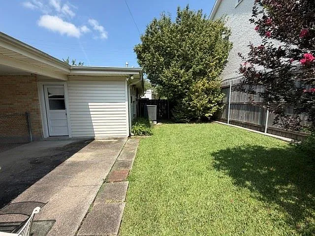 339 Hector Ave — Photo 10