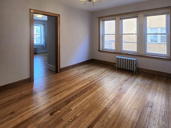 5th image of 2952 N Laramie Ave #1