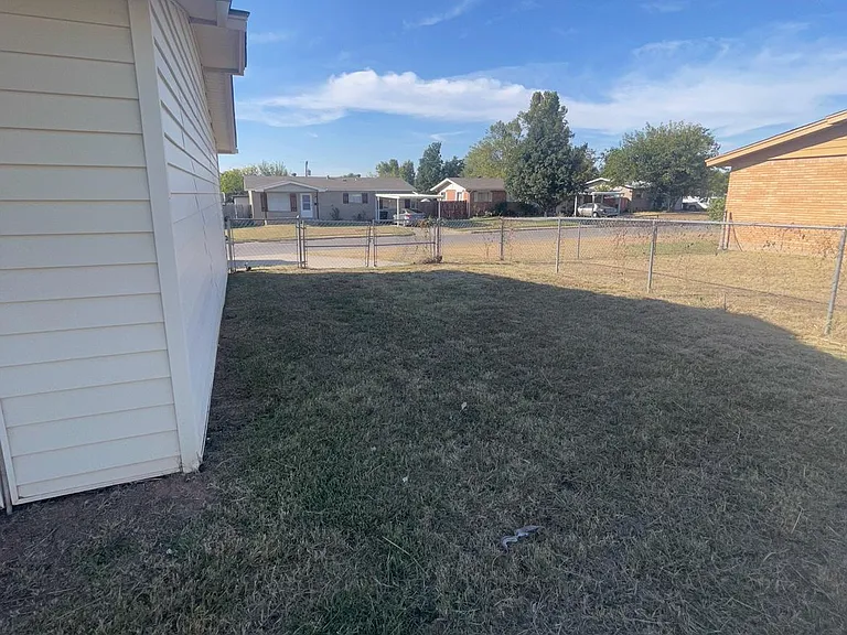 2100 Queensbury Rd — Photo 16
