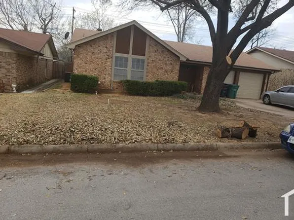 1104 Fox River Ln, Fort Worth, TX 76120