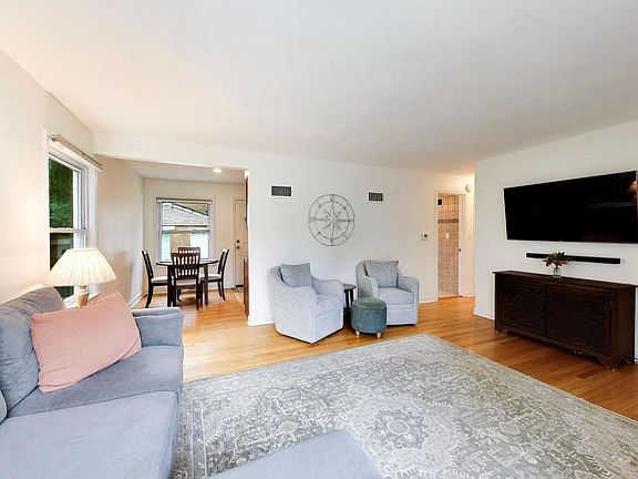 5th image of 5816 W Greenleaf Ave