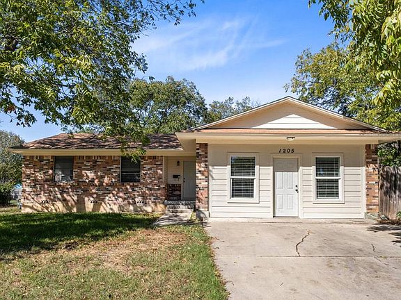 2nd image of 1205 Pine Dr