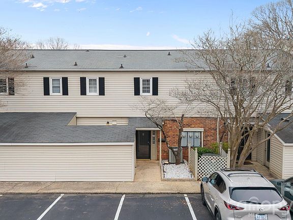 2nd image of 5943 Quail Hollow Rd APT B