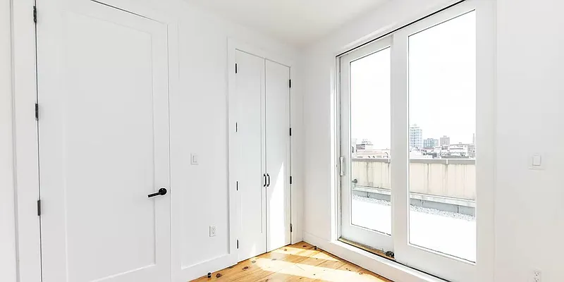 Rented by PREMIUM US INC | media 19