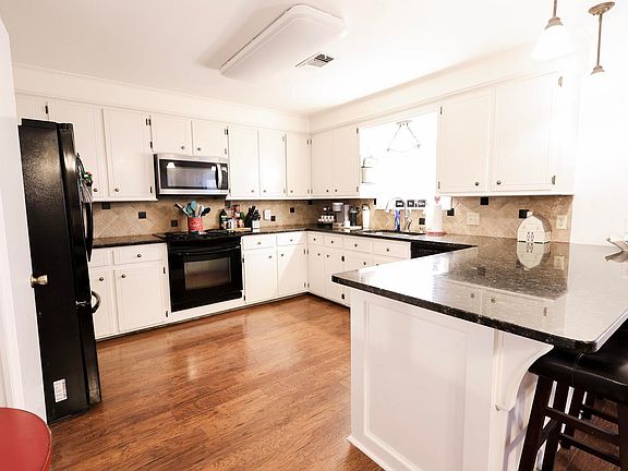 5th image of 136 Jacks Dr