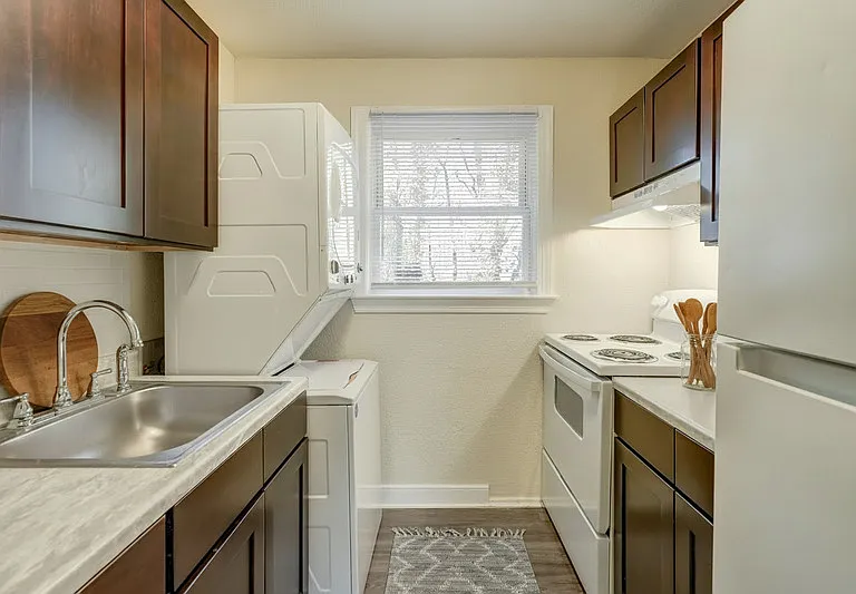 1517 Halifax St — Photo 2